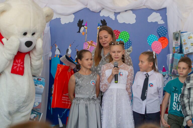 Видеорепортаж большого праздника «Мишка идёт в школу»!